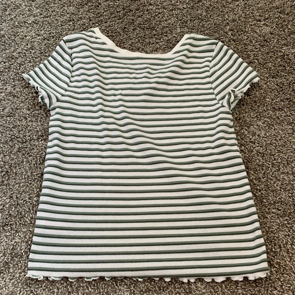 Super stretchy short sleeve shirt.